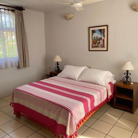 Zandoyo Bed & Breakfast プエルト・エスコンディード エクステリア 写真