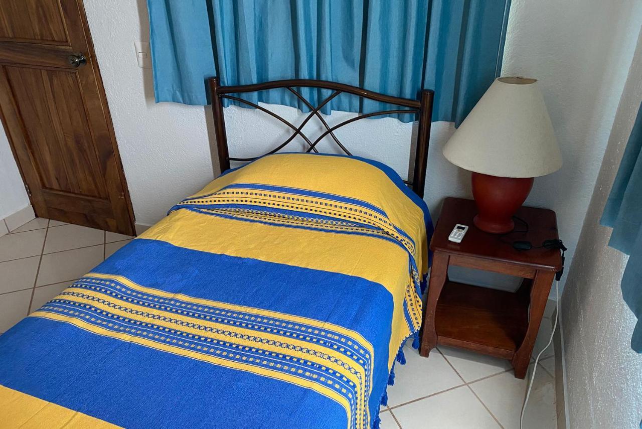 Zandoyo Bed & Breakfast プエルト・エスコンディード エクステリア 写真