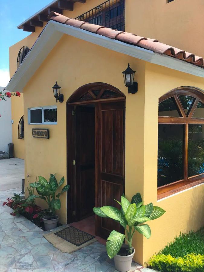 Zandoyo Bed & Breakfast プエルト・エスコンディード エクステリア 写真